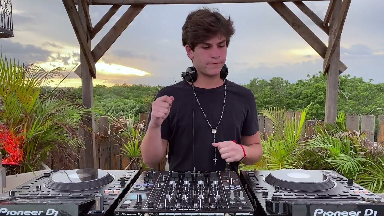 ⁣Lorenzo Mina | Electronic Dance Music Sunset | by @EPHIMERA Tulum