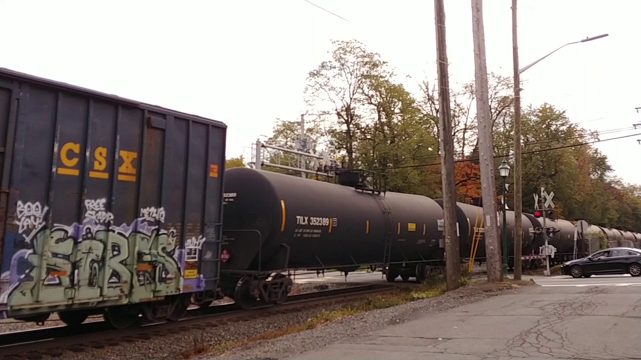 CSX Q190 flying past old train station
