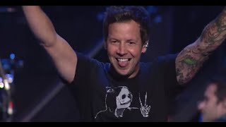 APMAs 2015: Simple Plan perform with Mike Herrera of MxPx