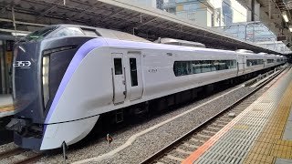 JR東日本E353系0番台S107編成が特急かいじ15号甲府行きとして新宿駅は10番線を発車するシーン(3115M)2023/12/30