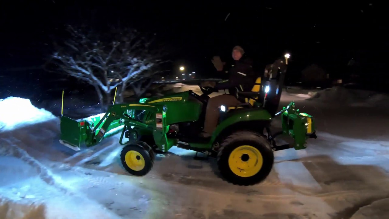 John Deere 2018 2025r Plowing Snow With Snow Pusher Youtube