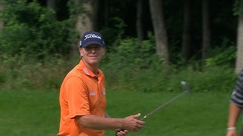 Steve Stricker excites the crowd with birdie putt on No. 15 at John Deere