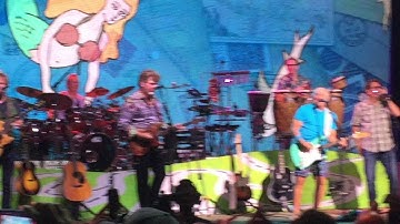 Buffett playing Fins in Tinley Park with Huey Lewis