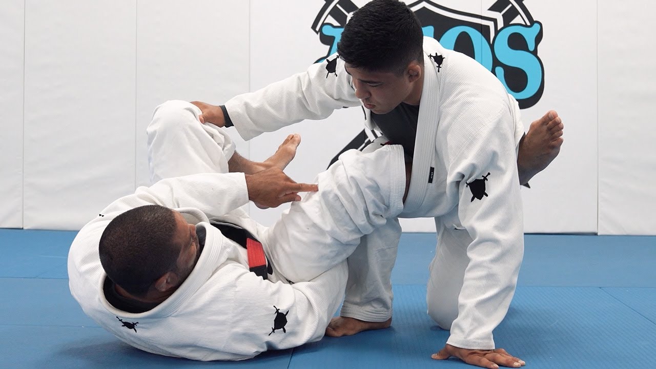 Lapel Guard Sweep - Andre Galvao