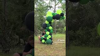 🎈 Watch This EPIC Minecraft Balloon Arch Come to Life! 🟩⬛✨