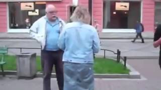 Пьяные телки и прохожие. Super драка (Drunk chicks and passers)