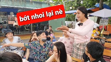 Cười bể bụng DIVA Cát Thy chọc ghẹo dàn Trai đẹp, hot girl mua Bánh tráng trộn