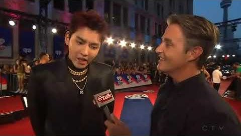 Kris Wu 180826 2018 iHeartRadio MMVA Red Carpet etalk interview 吴亦凡 wuyifan