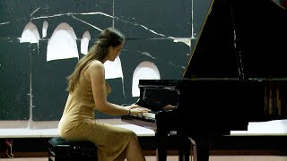 Pianistja Lyra Pylla, Mban Koncertin E Parë Recital