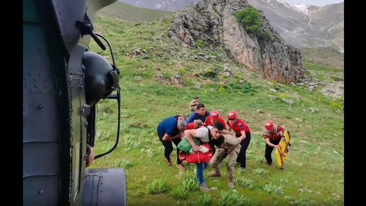Tunceli Ovacık’ta dağda ışkın toplarken düşen kadın helikopterle hastaneye kaldırıldı
