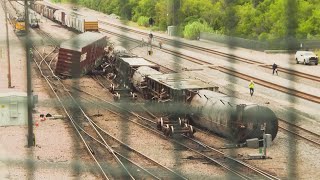 Cleanup underway after train derailment in Fort Worth