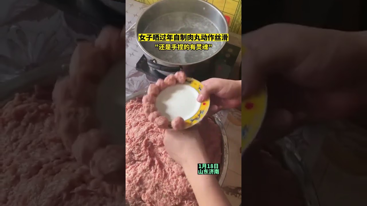 女子自制肉丸动作行云流水