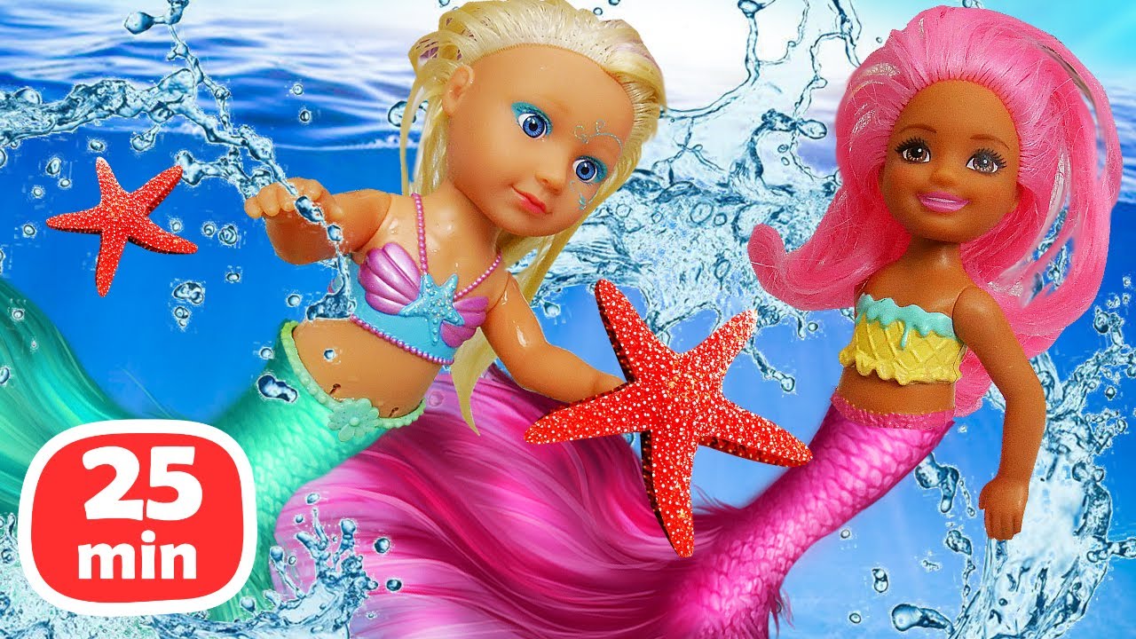 Nuket leikkivät vedessä: merenneitonukke, suihkulelu ja pesuleikkejä