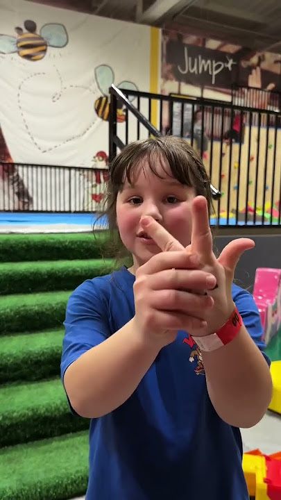 Jak může mít 11 prstů? 😳