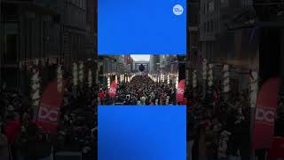 See hundreds of kissing couples smash a Guinness World Record