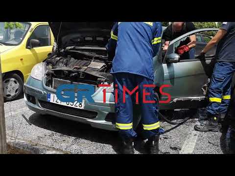 Φωτιά στο πάρκινγκ  του νοσοκομείου Παπαγεωργίου καταστρέφει 2 αυτοκίνητα