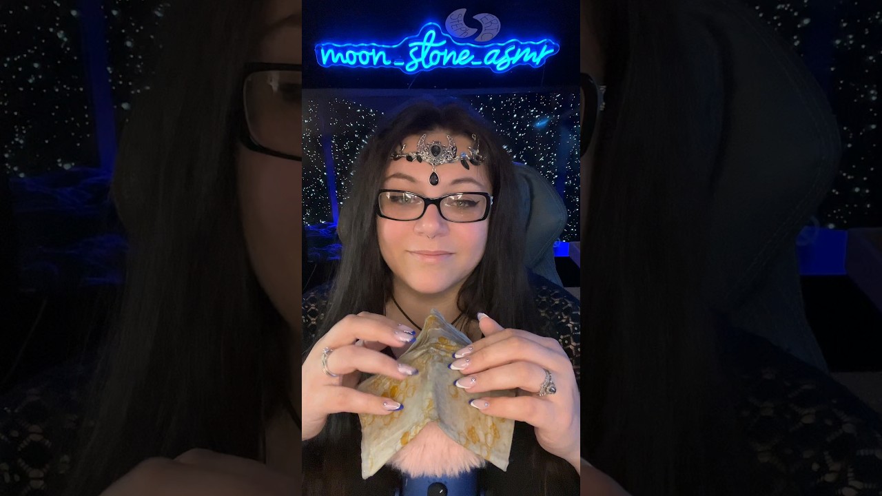 Bees wax ASMR tapping and scratching🐝  