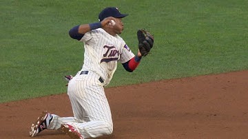 TEX@MIN: Polanco turns an outstanding double play