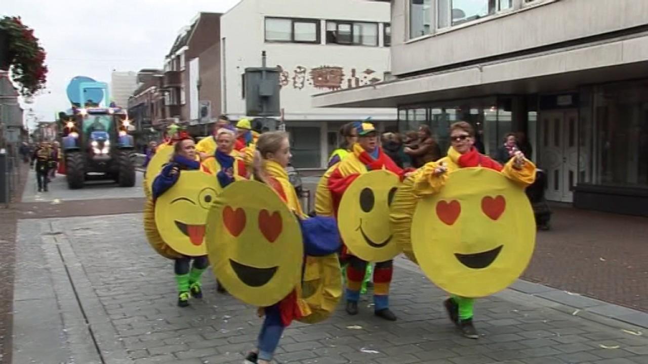 Carnaval 2017 - Optocht Schoenlapperslaand (Waalwijk) - YouTube