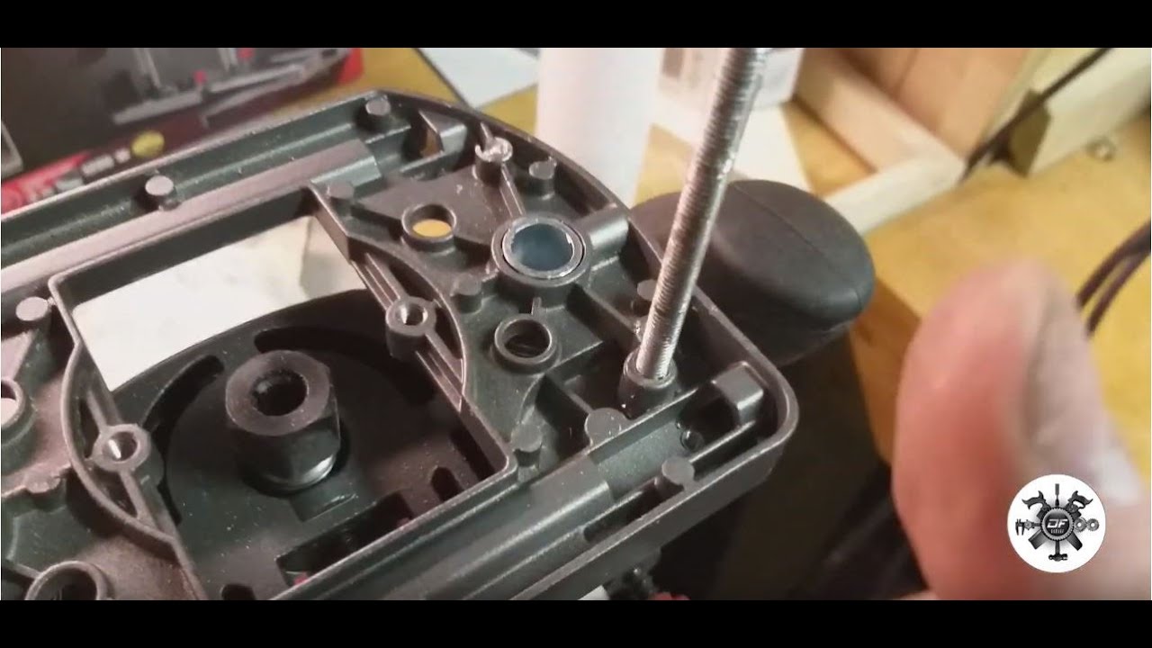 Fresatrice Parkside mod. pof 1200 D3 su banco con alzata semi-automatica