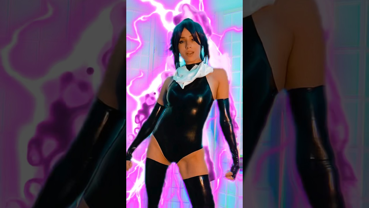 Bark? #bleach #yoruichishihoin #yoruichicosplay #bleachcosplay #cosplaytransition #cosplayer #anime