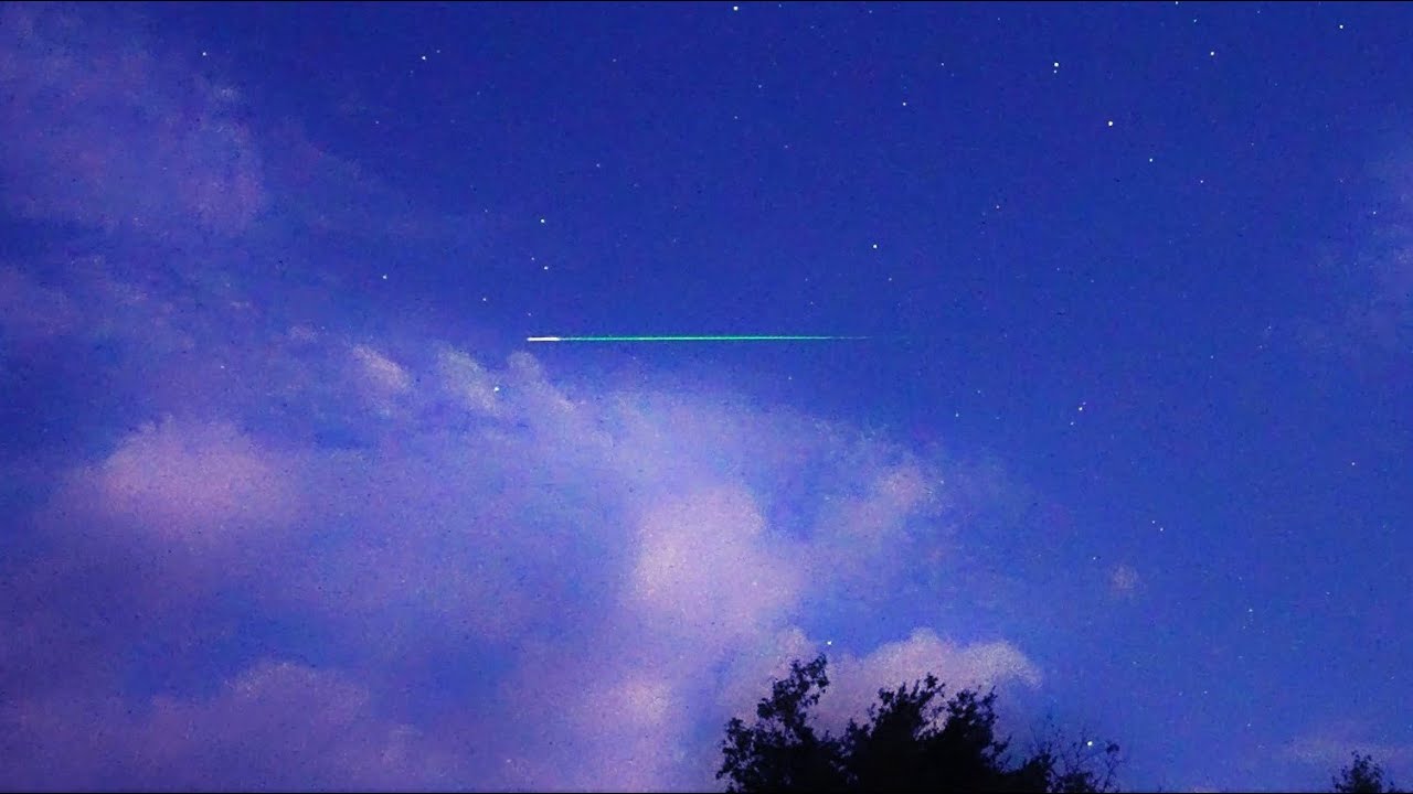 2022年ペルセウス座流星群 水平に流れる流れ星（SONYα7SⅢリアルタイム