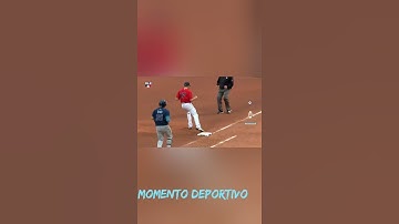 Kyle Schwarber celebrates easy play after making an error earlier in ALDS Game 3 🤣