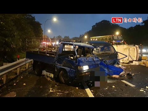 操作不慎翻車釀禍 3高清晨9車連環撞1重傷