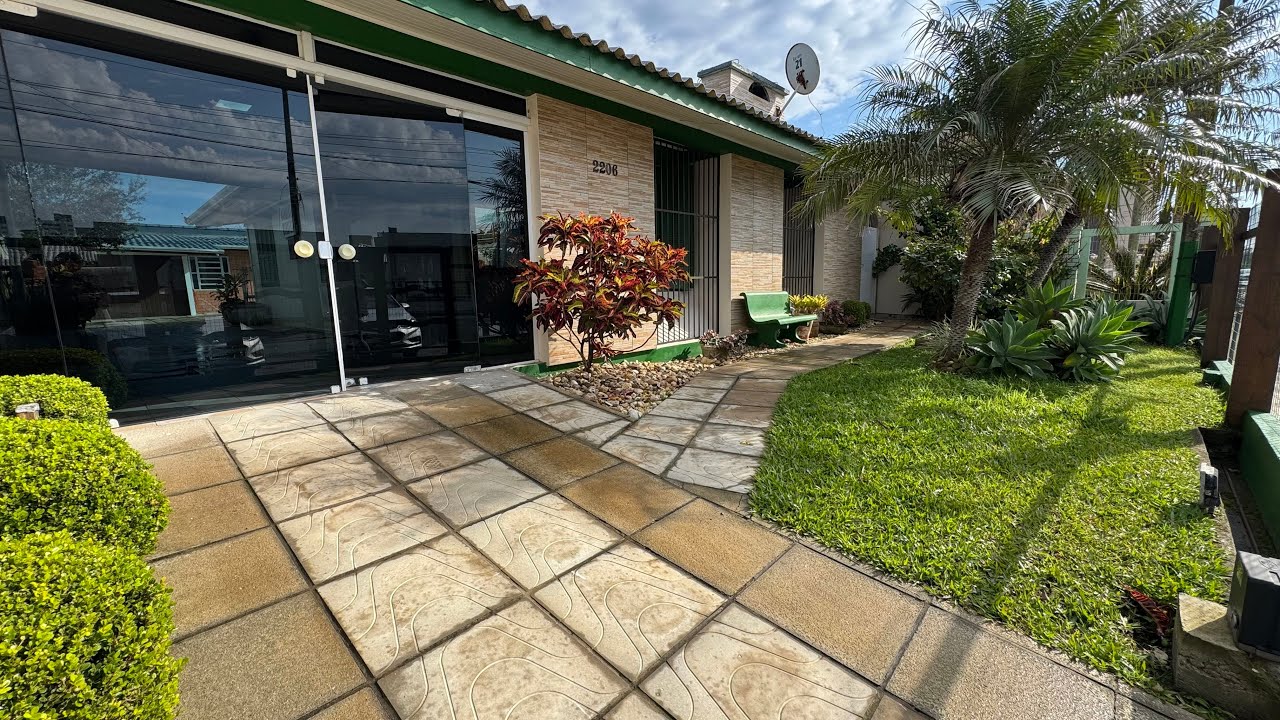 Casa 3 dormitórios á venda em Tramandaí. Com entrada de 40% e o saldo em até 40 meses direto. 