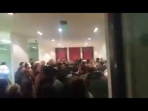 რა მოხდა \"ნაიცონალების\" ოფისთან - სააკაშვილის მომხრეები შენობაში \"მიშა! მიშა!\"-ს ძახილით შევარდნენ