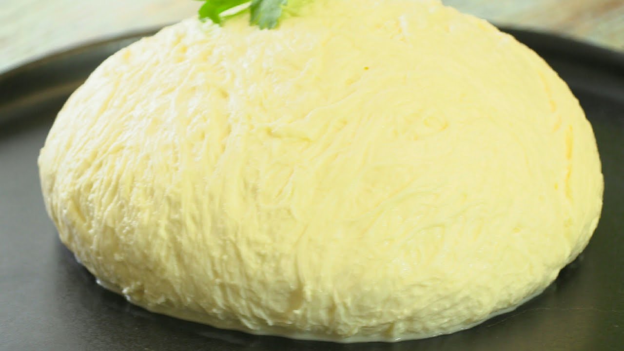 Sadece 2 erzagla pizza pendiri , gozlerinize inanmayacagsiniz. Моцарелло только из двух ингредиентов