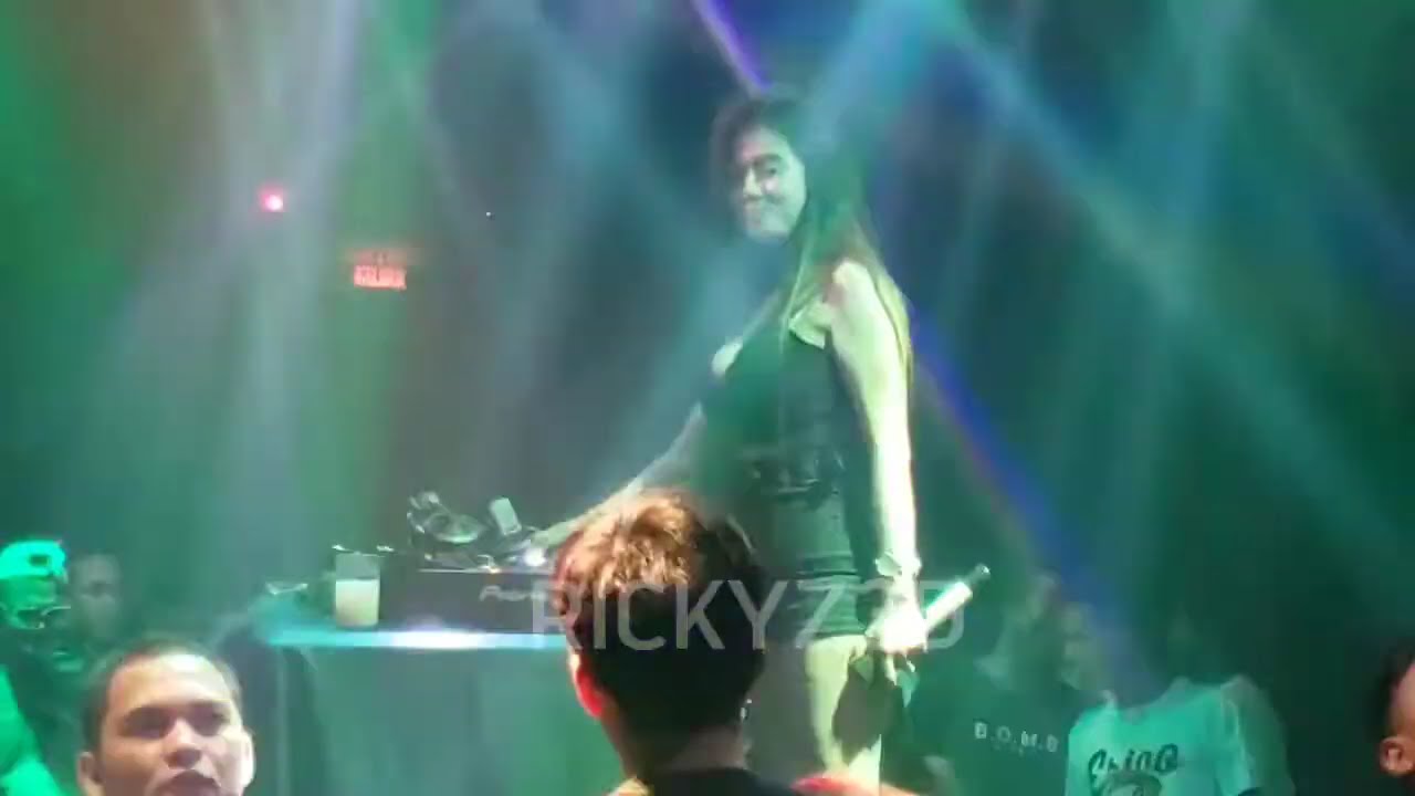 DJ DIANDRA SEXY BERGOYANG ASOY