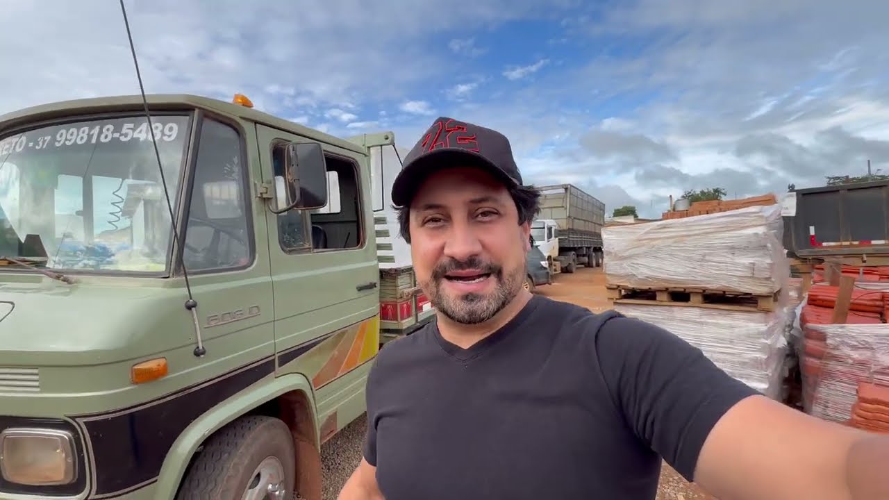 Mercedes 608 muito novo! Descarregando os materiais da Tama na fazenda.