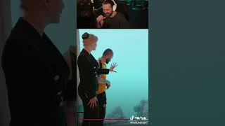 Elraenn Benekli̇ Ayhan Alper Rende Dubai̇ Vi̇deosu İzli̇yor