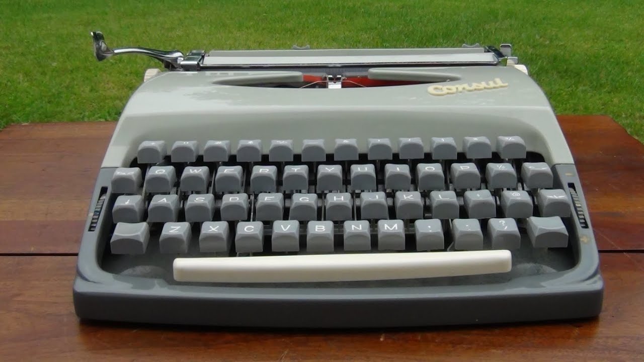Consul 233 Typewriter _ 7233054714 _ 1967