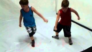 Gêmeos Ruivinhos Sambando...