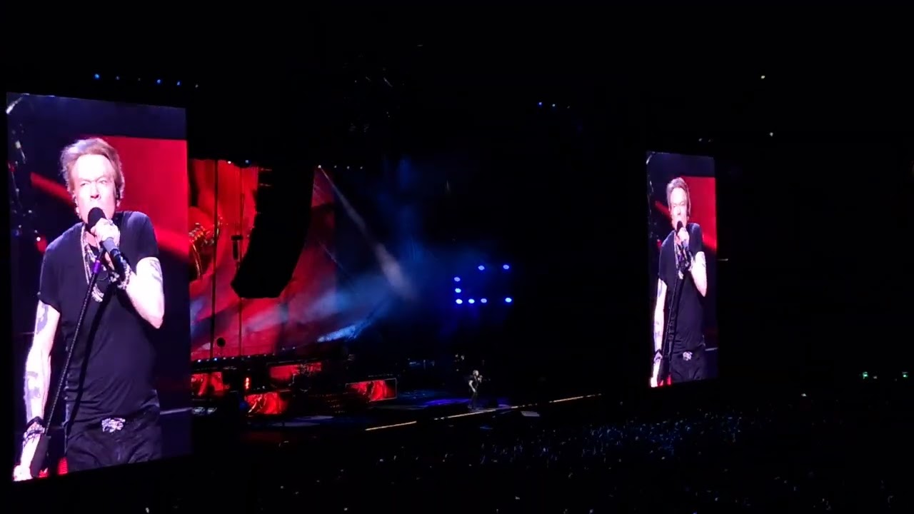 Guns N Roses- Civil War. Live Strawberry Arena