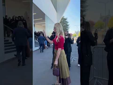 Video Uma Thurman Arrives At The Prada SS27 In Milan Fashion Week 2026