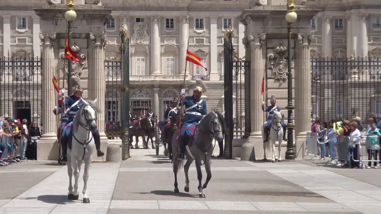 RELEVO SOLEMNE EN PALACIO REAL