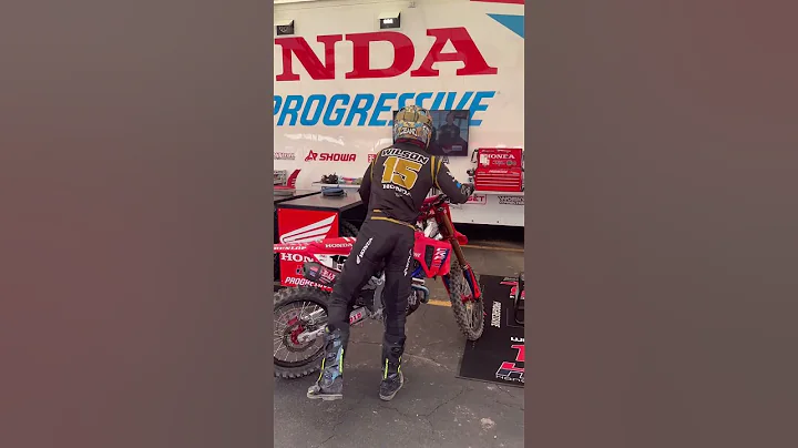 Dean Wilson on the Honda CRF450R #supercross #honda #grandpaearl #jettlawrence