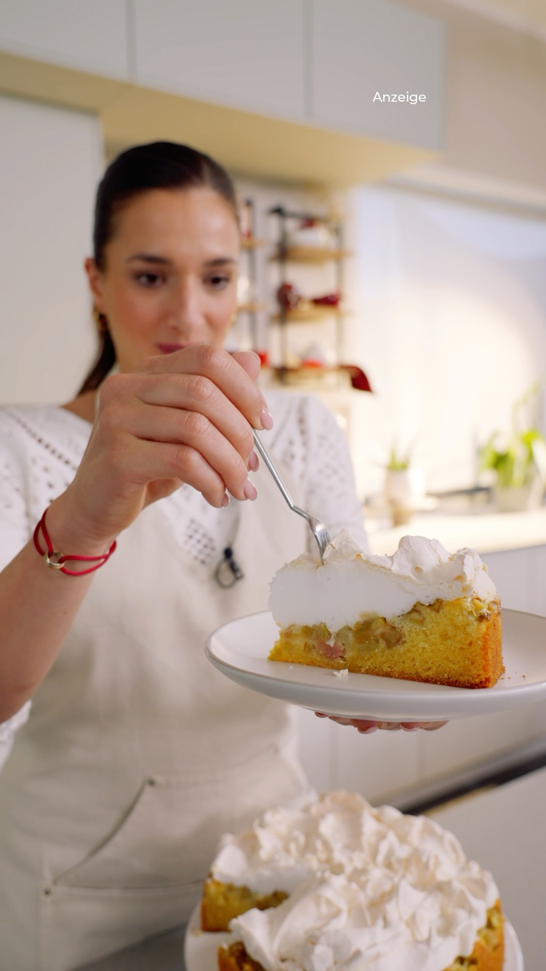 Saftiger Rhabarber Kuchen mit Baiserhaube 😍 @boschglobal - YouTube