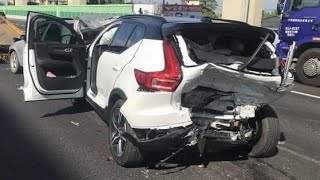 Volvo crash. Volvo XC40 vs Toyota Corolla Cross. DDrive