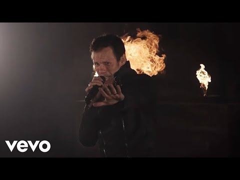 Amaranthe - Drop Dead Cynical (officiële muziekvideo)