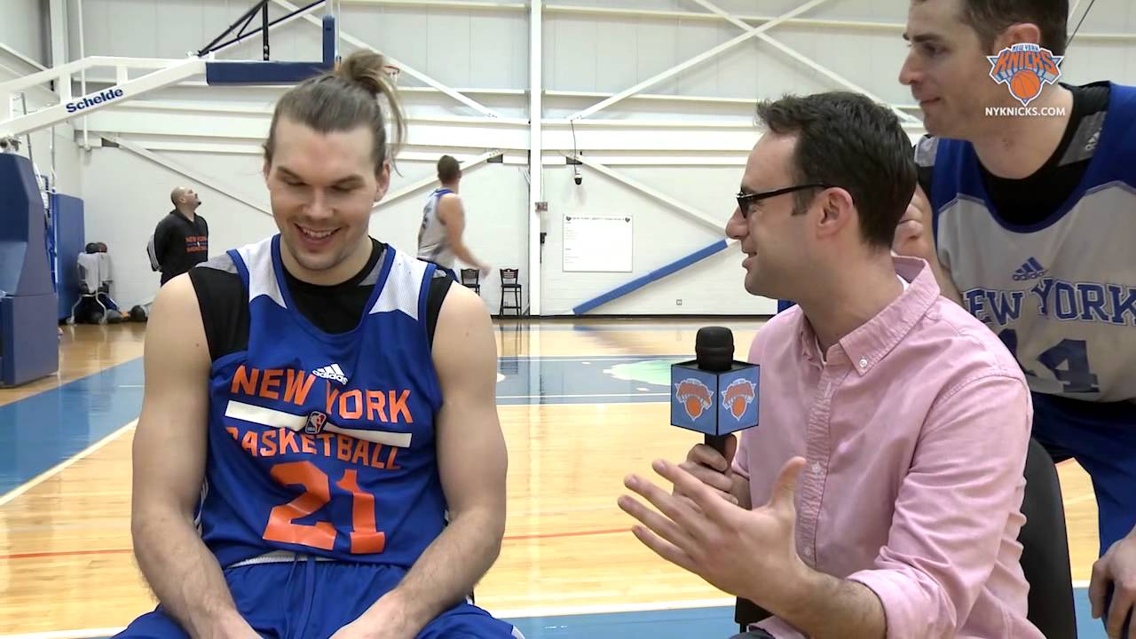 Smith and Aldrich Video Bomb Knicks.com!