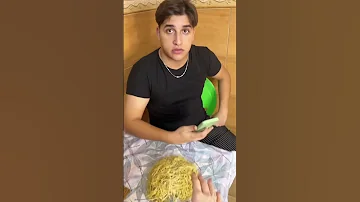جوزي حط مناكير بدون سبب 