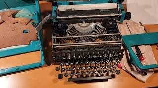 How to remove the case of the Studio 45 typewriter - YouTube