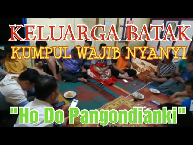 Keluarga Batak....Kumpul, Nyanyi langsung bagi Suara, lagu favorit u0026 terbaik  Ho do Pangondianki class=