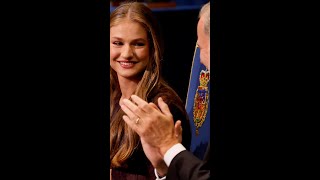 Leonor bromea con su padre "el boomer"