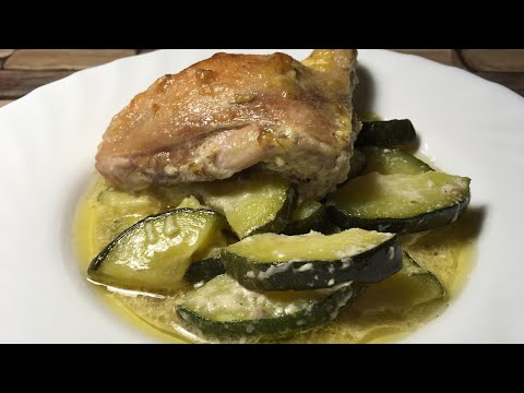 Видео рецепт Куриные бедра с кабачками в духовке