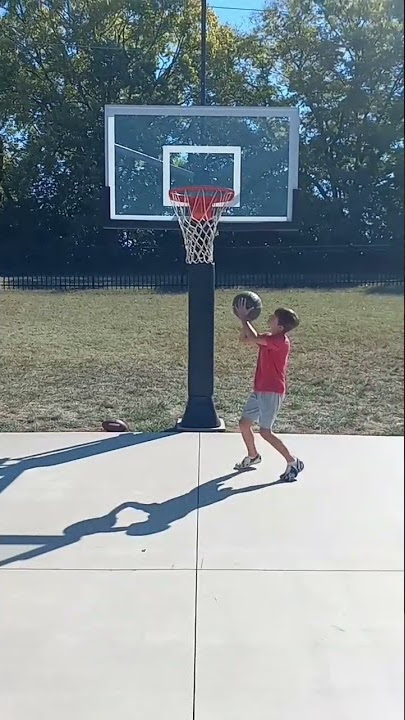4'8 kid dunking on 7 feet! (First dunk on 7 ft)